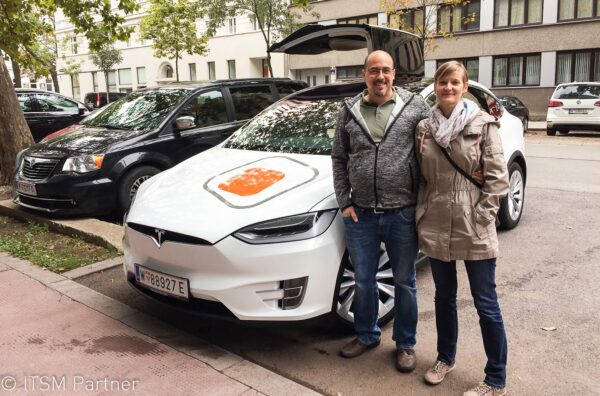 ein Gewinner des TESLA Tages © ITSM Partner ein Gewinner mit dem ITSM Partner TESLA Model X