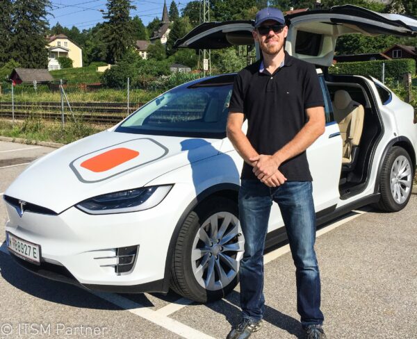 ein Gewinner mit dem ITSM Partner TESLA Model X