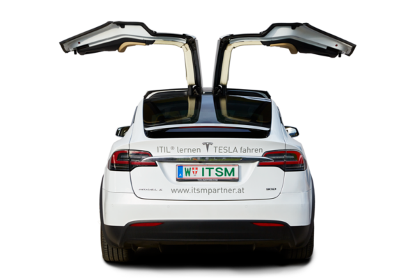 Rückansicht des ITSM Partner TESLA Model X mit geöffneten Wingtüren