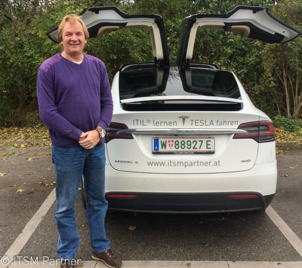 ein Gewinner mit dem ITSM Partner TESLA Model X